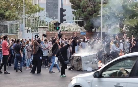 उग्र बन्दै इरान प्रदर्शन: दर्जनौंको मृत्यु, सयौं आन्दोलनकारी पक्राउ